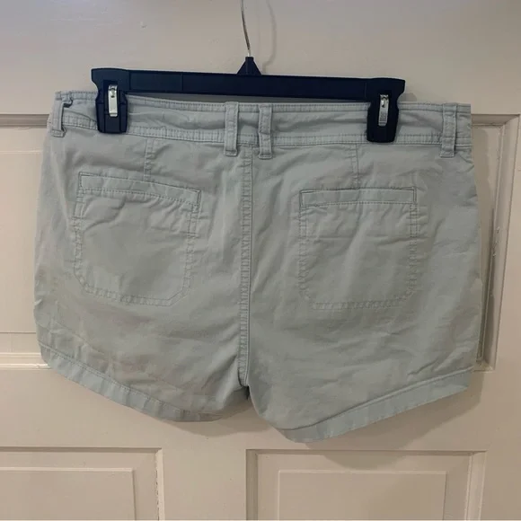 Women’s Gap Mint Color Cargo Style 3 Inch Inseam Shorts Size 8 - Picture 4 of 11